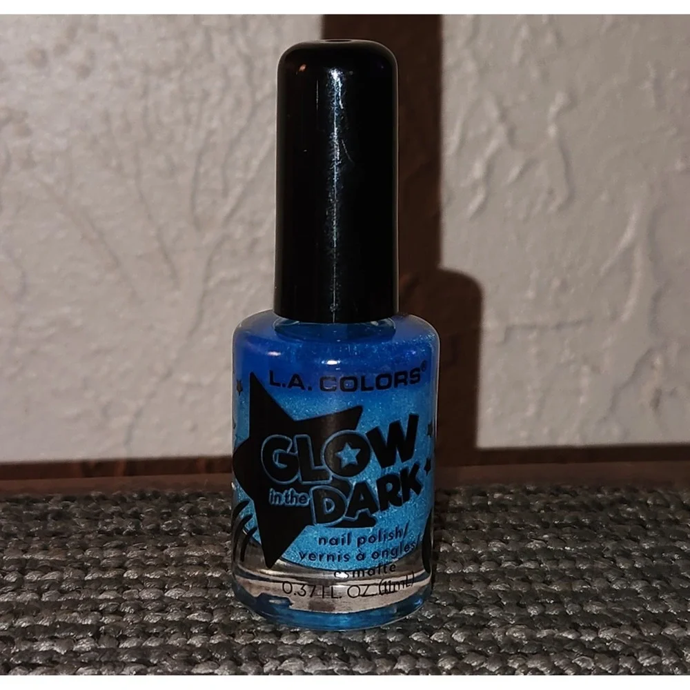 L.A Colors Glow‎ In The Dark Nail Polish~FREEZE (C68944) NEW